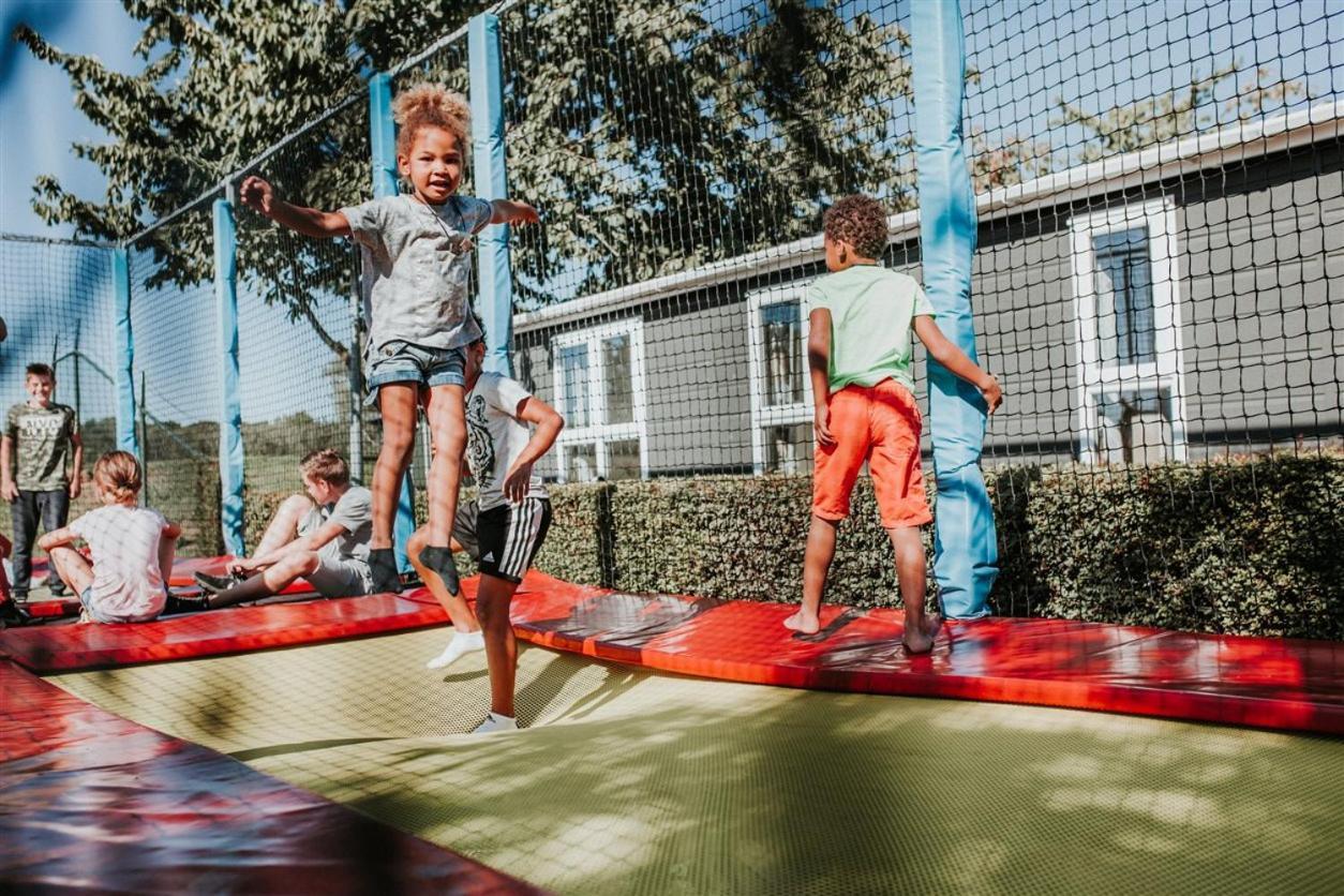 Recreatiepark Jachthaven De Veerstal Lathum - Luxe Chalet Εξωτερικό φωτογραφία