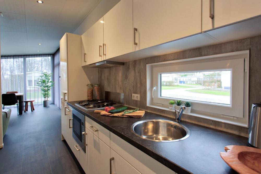 Recreatiepark Jachthaven De Veerstal Lathum - Luxe Chalet Εξωτερικό φωτογραφία