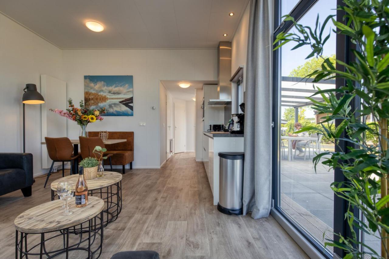 Recreatiepark Jachthaven De Veerstal Lathum - Luxe Chalet Εξωτερικό φωτογραφία